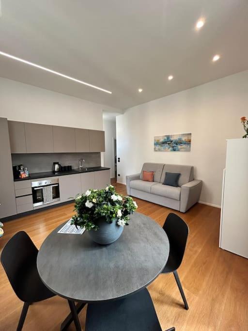 Loft Metro Mergellina - Posizione Strategica Per Visitare Napoli Appartement Buitenkant foto